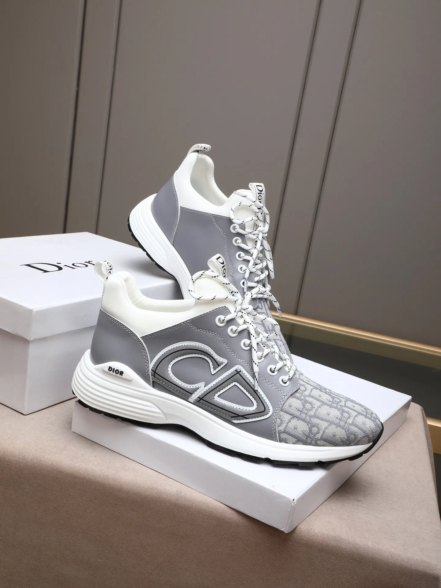 Men's shoes 💰460 💰Dior [Dior] 😘😘High-end series of casual men's shoes, simple and elegant👍👍👍The upper is made of first-layer genuine leather spliced ​​with Dior's special material [sun][sun]; imported first-layer sheepskin lining; special outsole, wear-resistant, lightweight, the overall design is harmonious and unified without lacking personality 👣🌟✨You deserve it! 5 colors😍Sizes 38~44. (45 custom-made) The picture above is a big seller🔥🔥🔥
